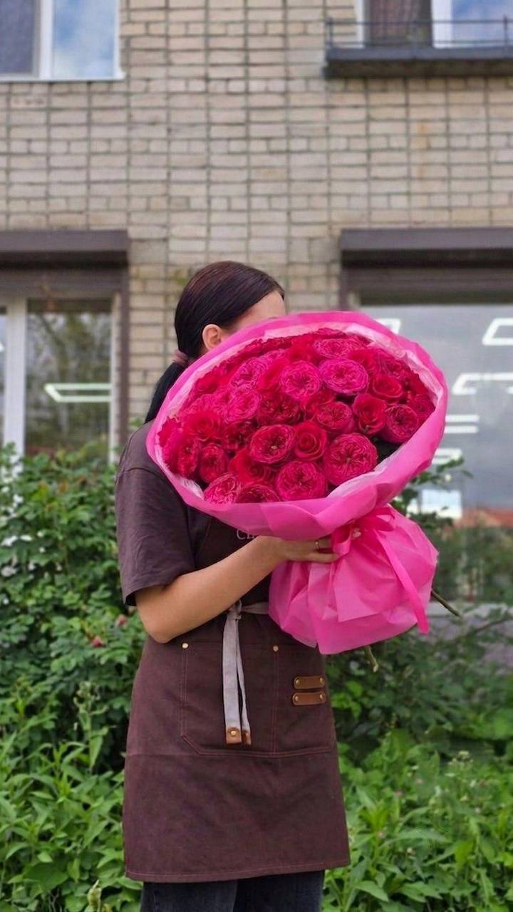 Моно-букет из 25 пионовидных роз
